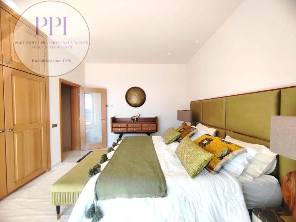 Moradia T8 para Venda em Lagos (São Sebastião e Santa Maria) Foto 37