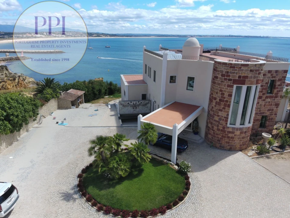 Moradia T8 para Venda em Lagos (São Sebastião e Santa Maria) Foto 1