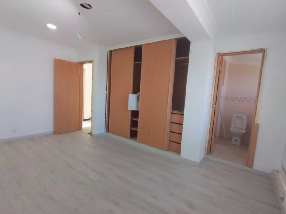 Moradia T4 para Venda em Carcavelos e Parede Foto 7