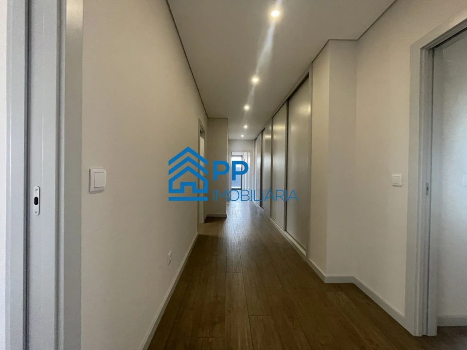 Apartamento T4 para Venda em Cedofeita, Santo Ildefonso, Sé, Miragaia, São Nicolau e Vitória Foto 24