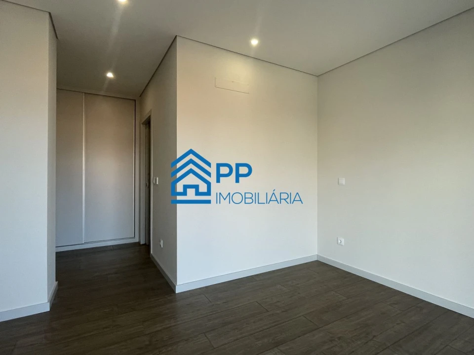 Apartamento T4 para Venda em Cedofeita, Santo Ildefonso, Sé, Miragaia, São Nicolau e Vitória Foto 13