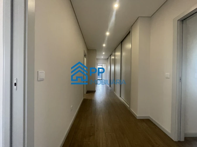 Apartamento T4 para Venda em Cedofeita, Santo Ildefonso, Sé, Miragaia, São Nicolau e Vitória Foto 24