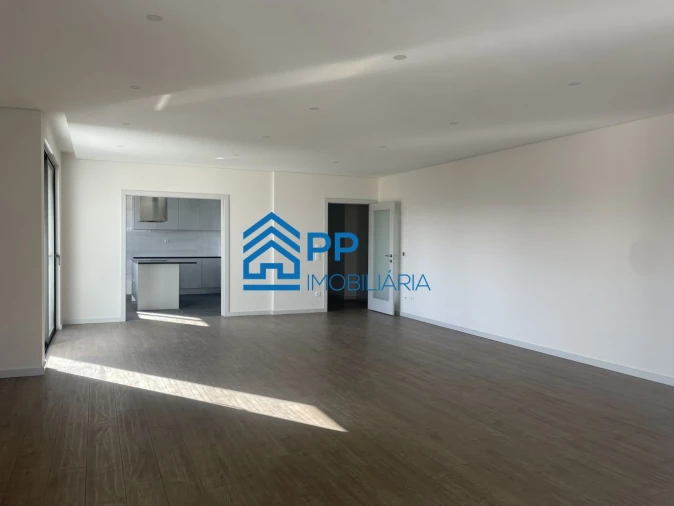 Apartamento T4 para Venda em Cedofeita, Santo Ildefonso, Sé, Miragaia, São Nicolau e Vitória Foto 2