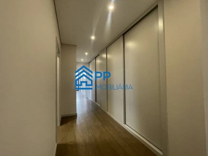 Apartamento T4 para Venda em Cedofeita, Santo Ildefonso, Sé, Miragaia, São Nicolau e Vitória Foto 25