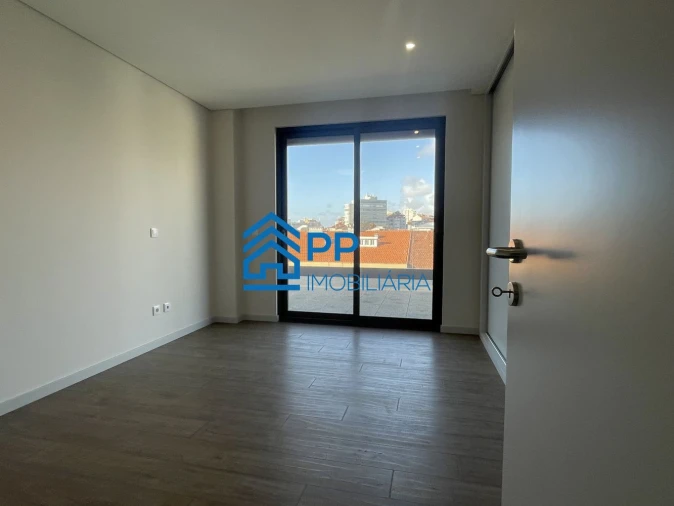 Apartamento T4 para Venda em Cedofeita, Santo Ildefonso, Sé, Miragaia, São Nicolau e Vitória Foto 14