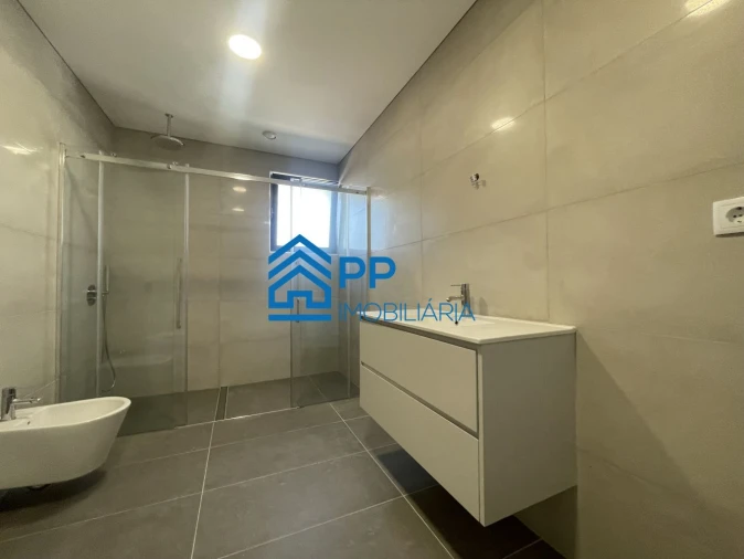 Apartamento T4 para Venda em Cedofeita, Santo Ildefonso, Sé, Miragaia, São Nicolau e Vitória Foto 35