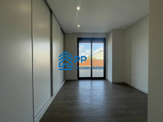 Apartamento T4 para Venda em Cedofeita, Santo Ildefonso, Sé, Miragaia, São Nicolau e Vitória Foto 7