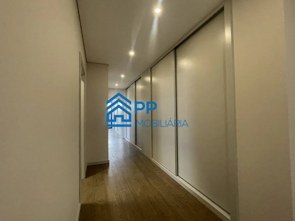 Apartamento T4 para Venda em Cedofeita, Santo Ildefonso, Sé, Miragaia, São Nicolau e Vitória Foto 25