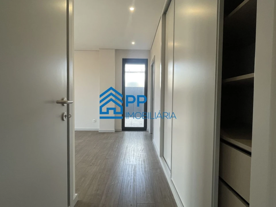 Apartamento T4 para Venda em Cedofeita, Santo Ildefonso, Sé, Miragaia, São Nicolau e Vitória Foto 22