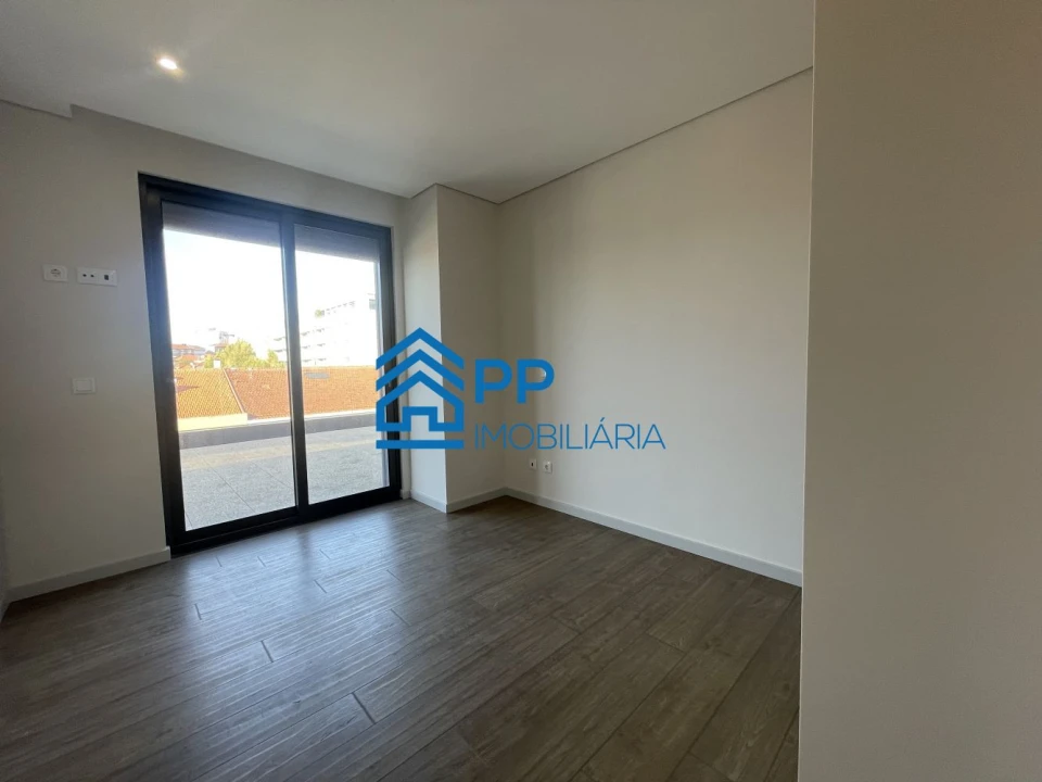 Apartamento T4 para Venda em Cedofeita, Santo Ildefonso, Sé, Miragaia, São Nicolau e Vitória Foto 8