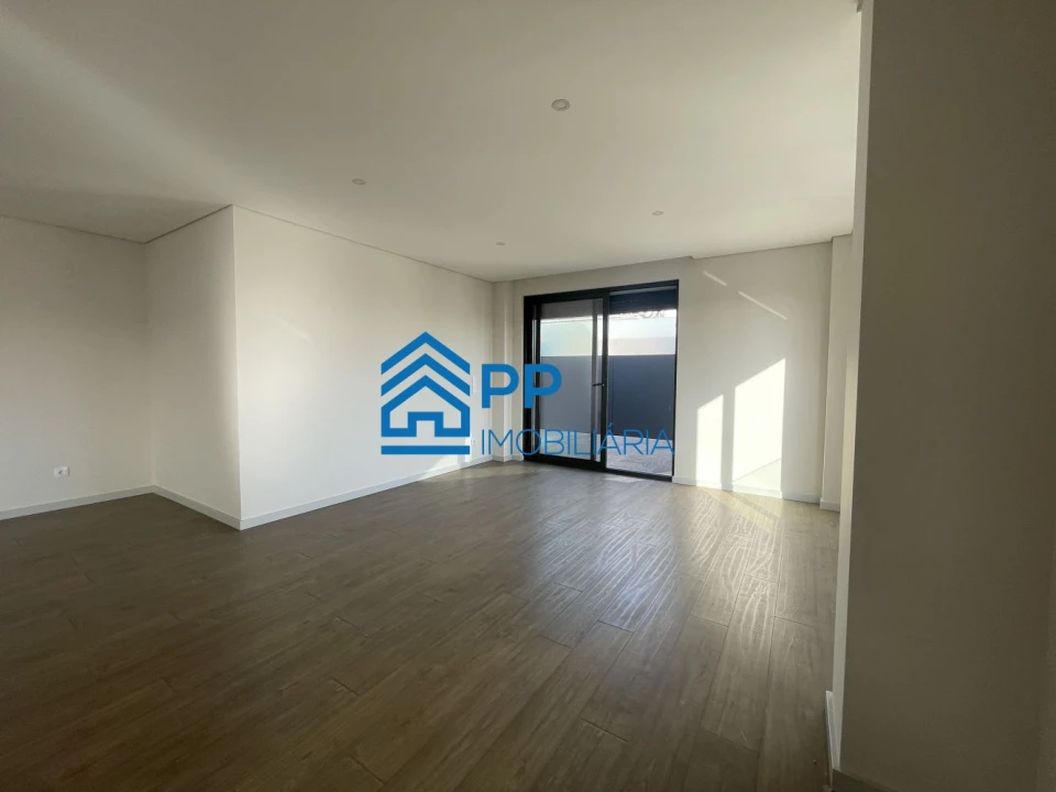 Apartamento T4 para Venda em Cedofeita, Santo Ildefonso, Sé, Miragaia, São Nicolau e Vitória Foto 4