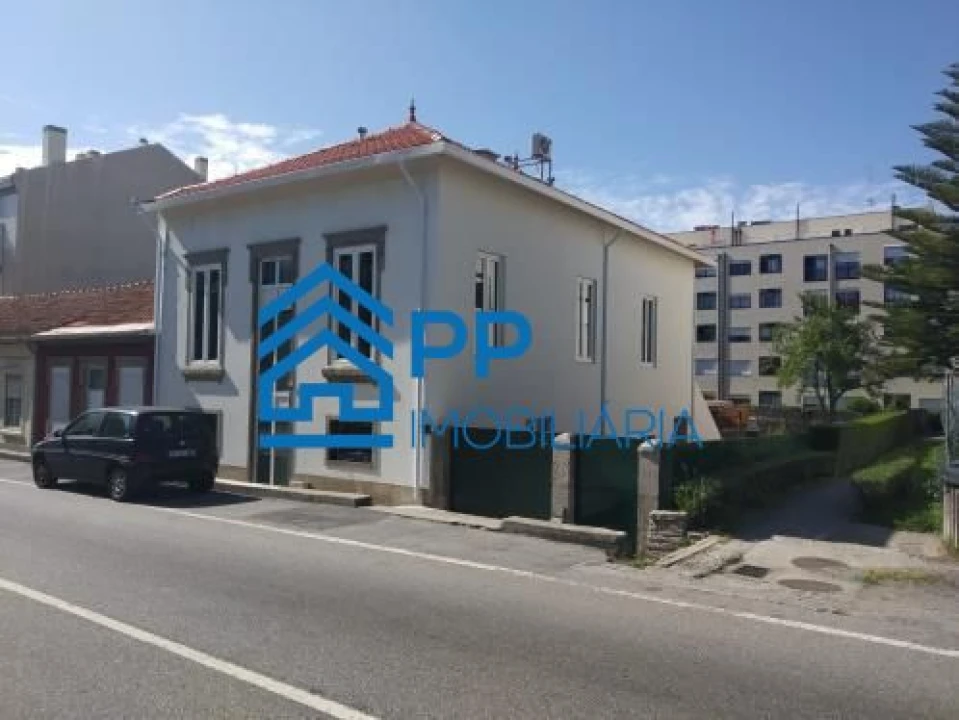 Moradia T10 para Venda em São Mamede de Infesta e Senhora da Hora Foto 1