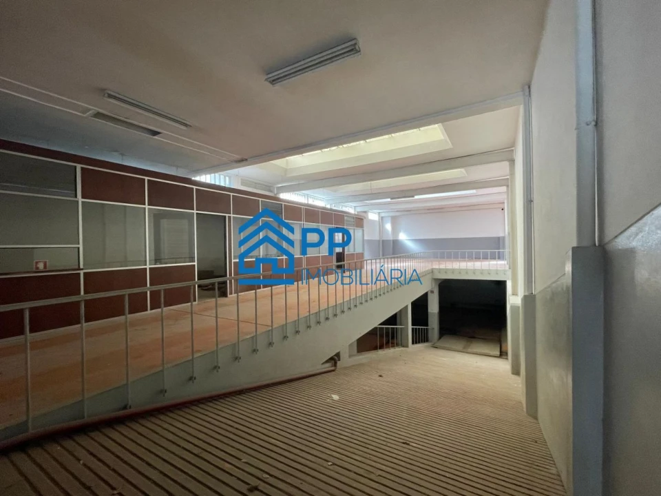 Loja para Arrendamento em Cedofeita, Santo Ildefonso, Sé, Miragaia, São Nicolau e Vitória Foto 13