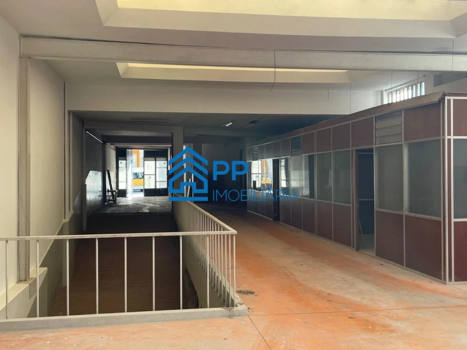 Loja para Arrendamento em Cedofeita, Santo Ildefonso, Sé, Miragaia, São Nicolau e Vitória Foto 8