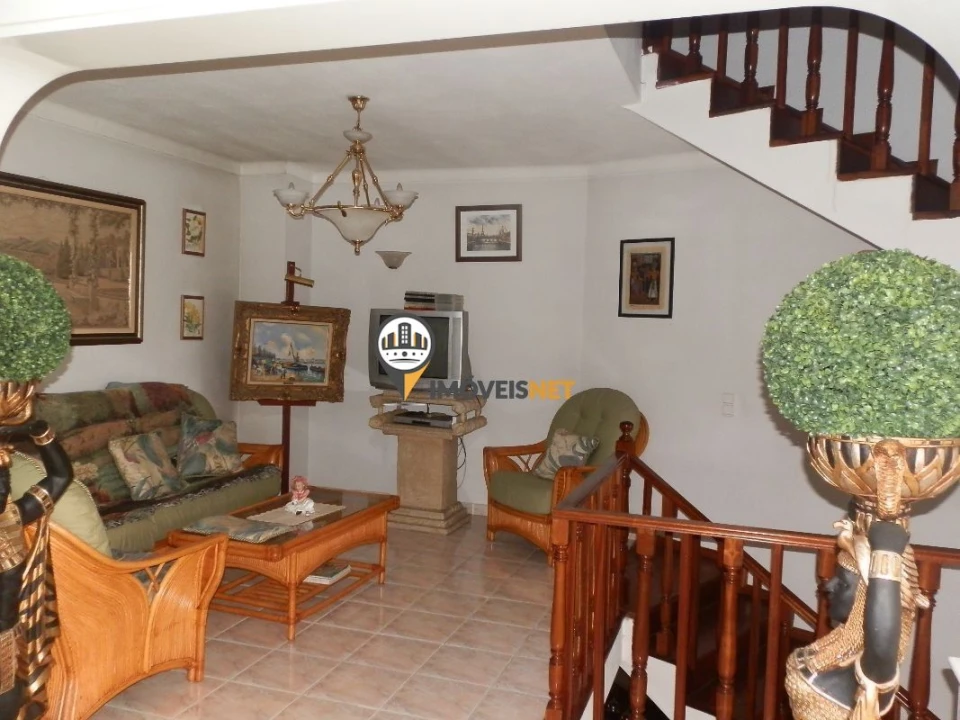 Moradia T4 para Venda em Orvalho Foto 4