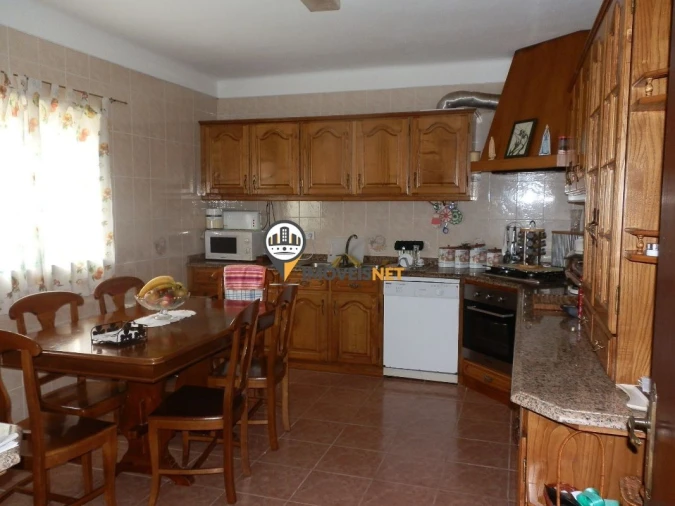 Moradia T4 para Venda em Orvalho Foto 3