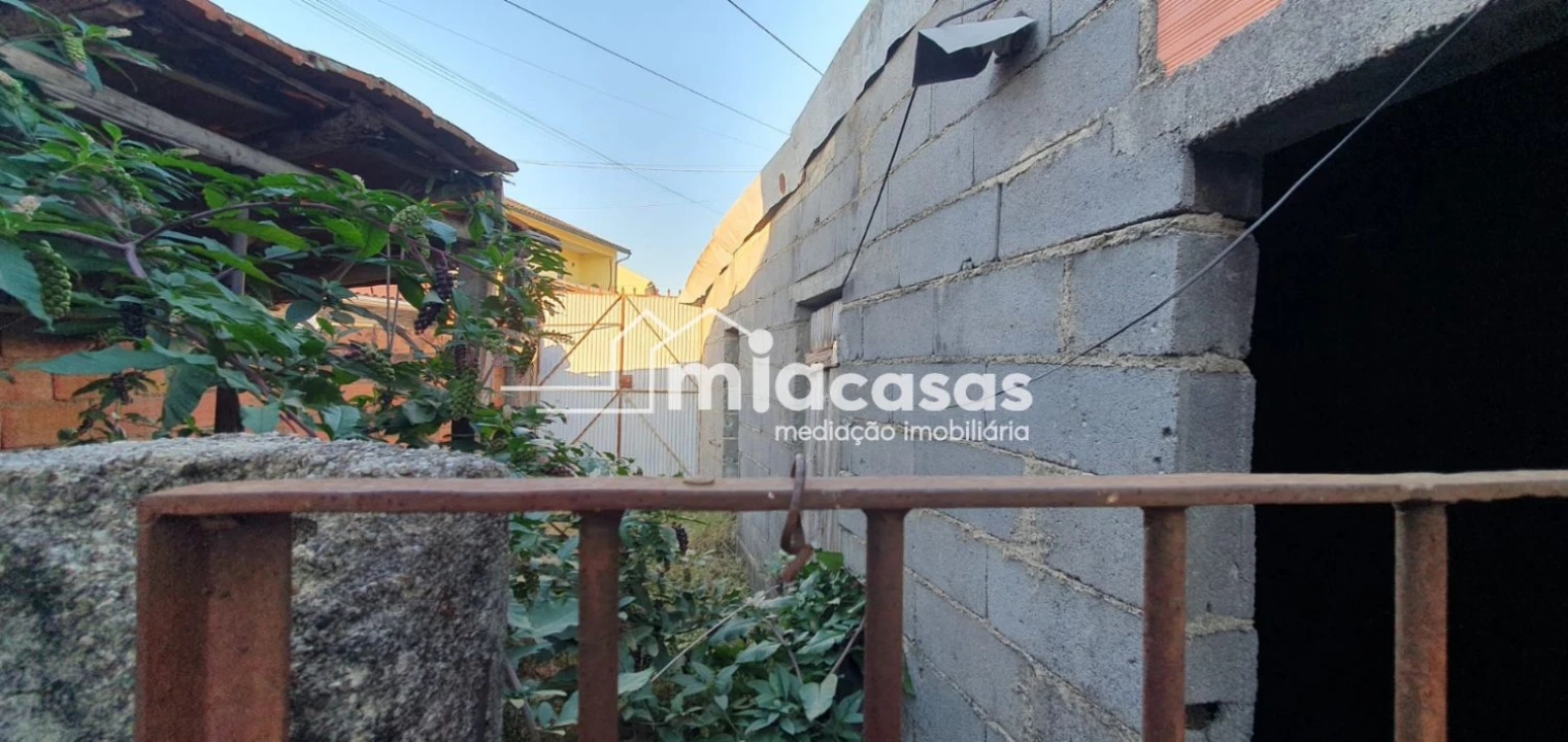 Moradia T2 para Venda em Casal Comba Foto 11