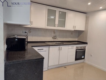 Moradia T9 para Venda em Alcantara