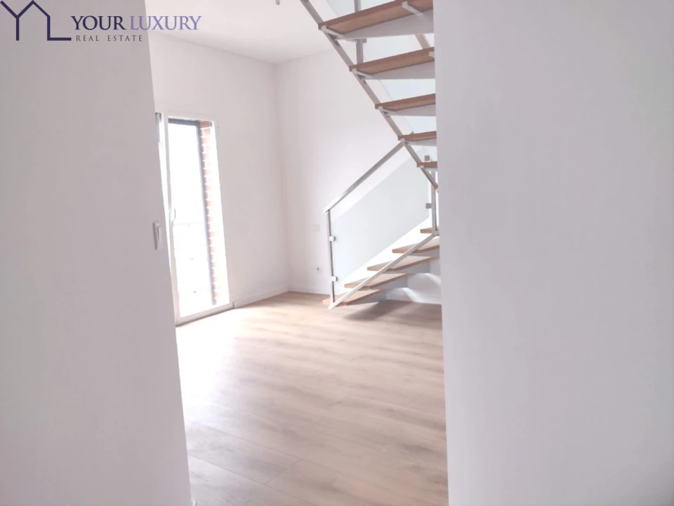 Apartamento T4 para Venda em Odivelas Foto 2