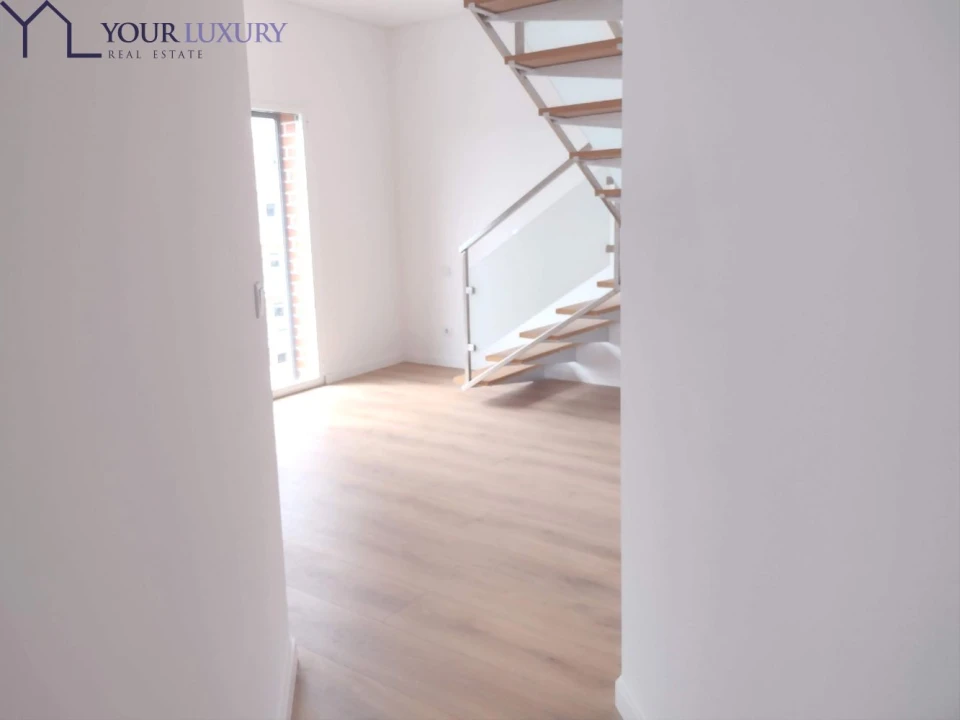 Apartamento T4 para Venda em Odivelas Foto 1