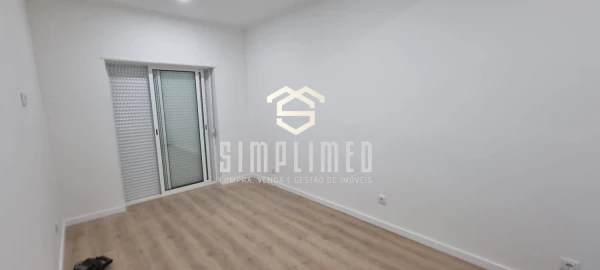 Apartamento T2 para Venda em Baixa da Banheira e Vale da Amoreira