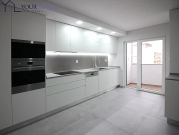 Apartamento T3 para Venda em Carcavelos e Parede