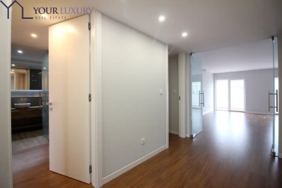Apartamento T3 para Venda em Carcavelos e Parede