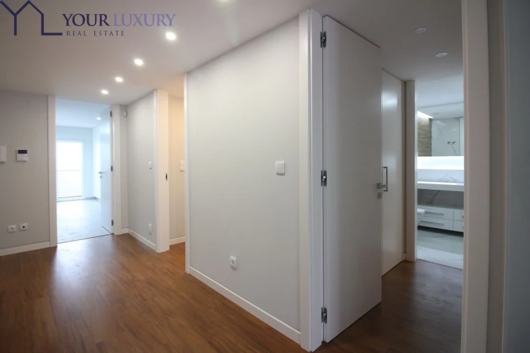 Apartamento T3 para Venda em Carcavelos e Parede Foto 19