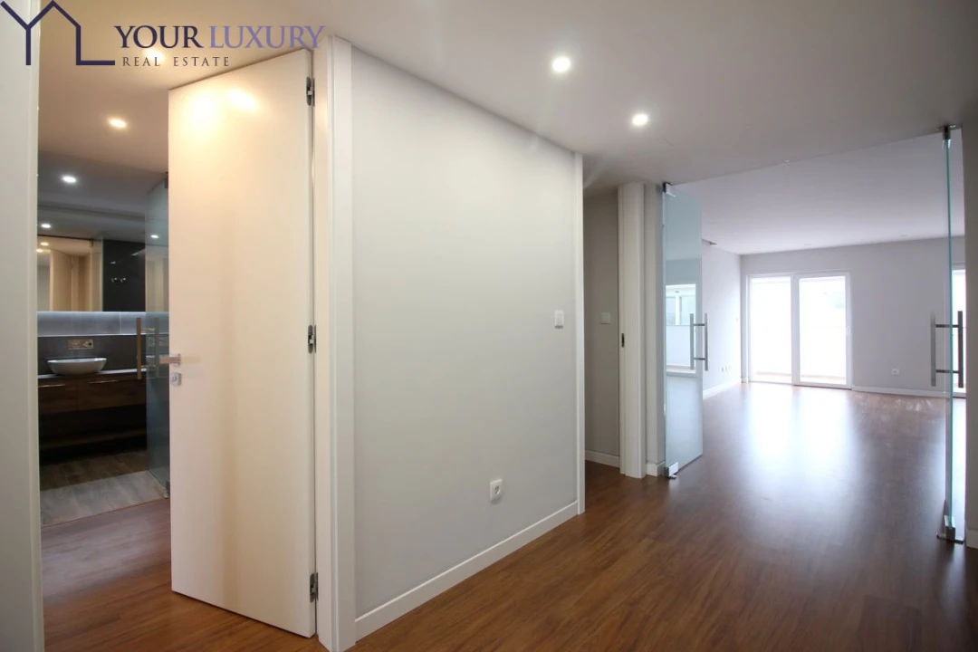 Apartamento T3 para Venda em Carcavelos e Parede Foto 18