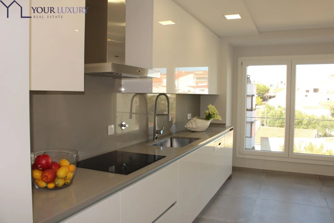 Apartamento T3 para Venda em Carcavelos e Parede Foto 5