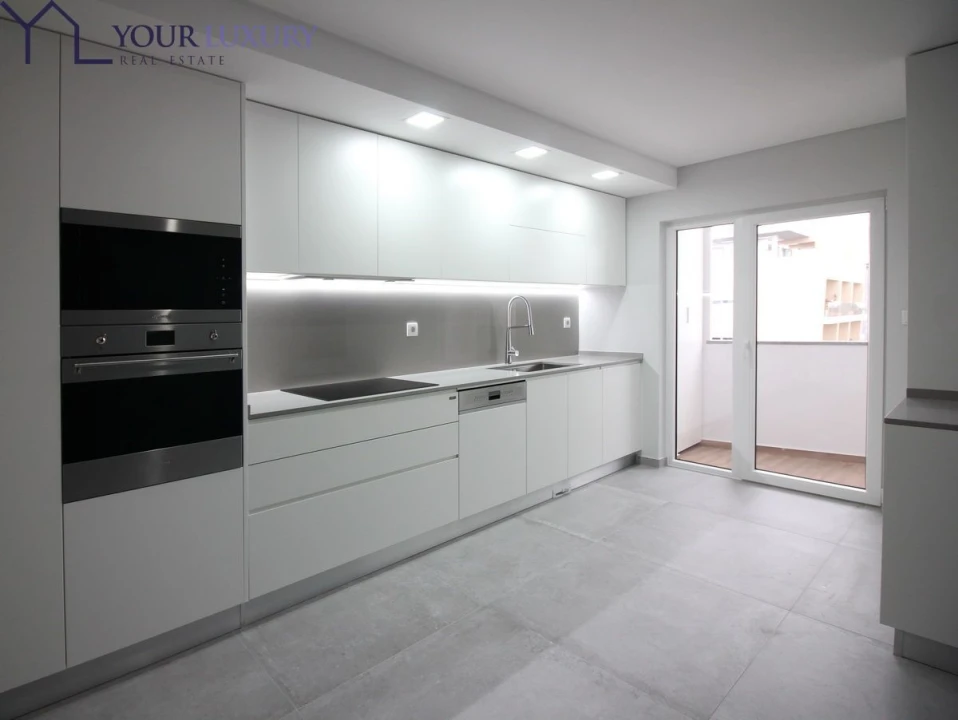 Apartamento T3 para Venda em Carcavelos e Parede Foto 2