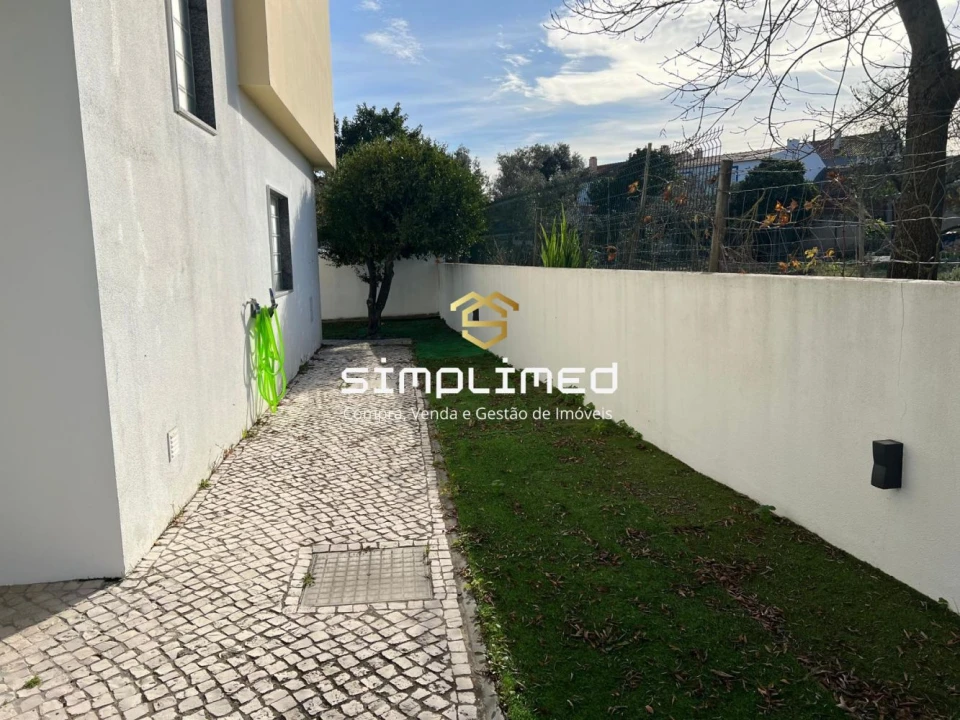 Moradia T4 para Venda em Santo Antonio da Charneca Foto 17