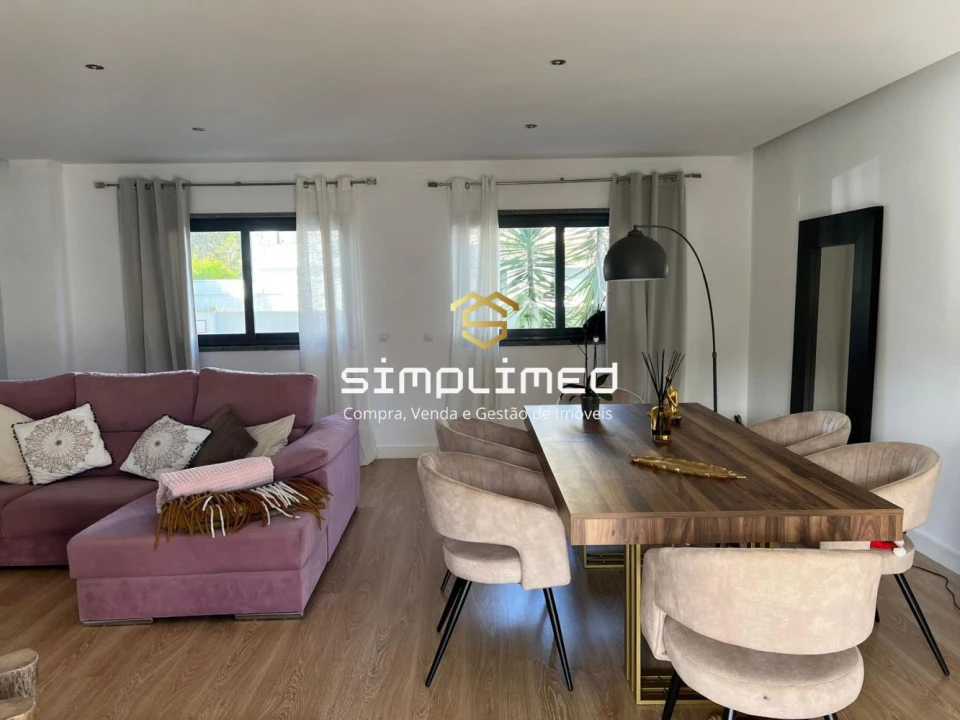 Moradia T4 para Venda em Santo Antonio da Charneca Foto 3