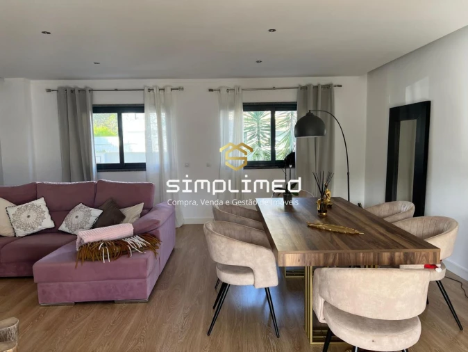 Moradia T4 para Venda em Santo Antonio da Charneca Foto 3