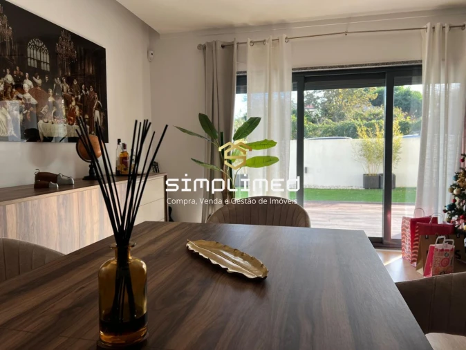 Moradia T4 para Venda em Santo Antonio da Charneca Foto 2