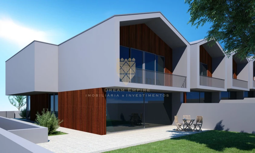 Moradia T4 para Venda em Guilhufe e Urrô