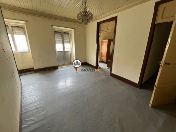 Moradia T0 para Venda em Póvoa de Rio de Moinhos e Cafede