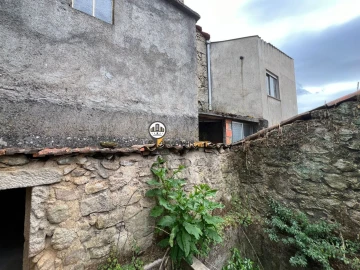 Moradia T0 para Venda em Póvoa de Rio de Moinhos e Cafede