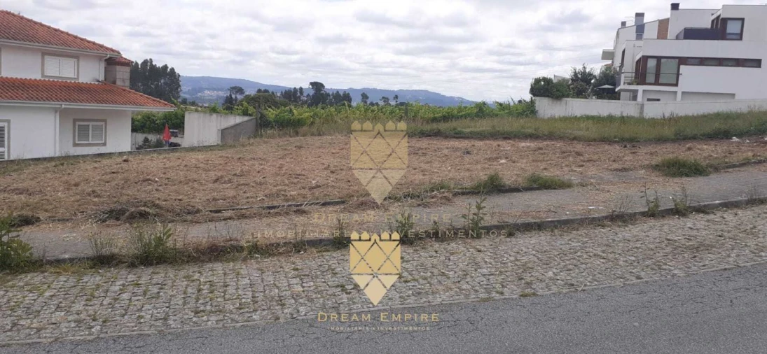 Terreno para Venda em Paredes Foto 3