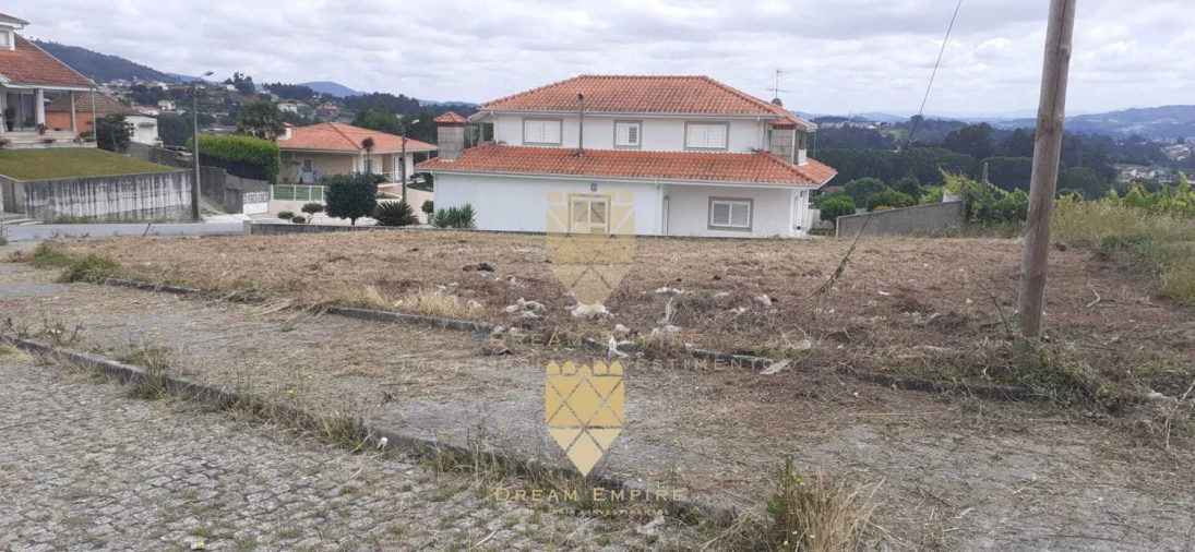 Terreno para Venda em Paredes Foto 1