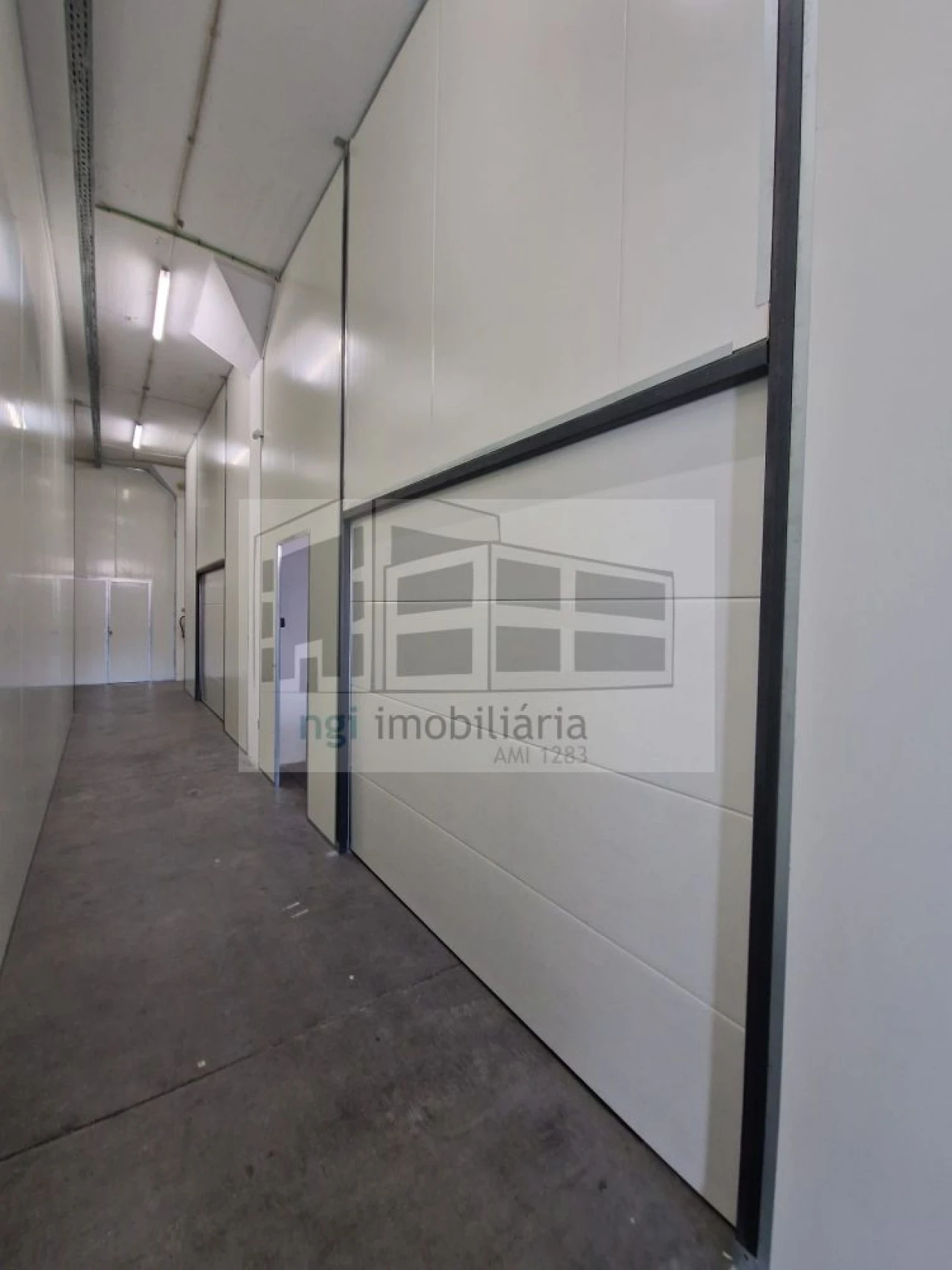 Loja para Arrendamento em Venda do Pinheiro e Santo Estêvão das Galés Foto 3