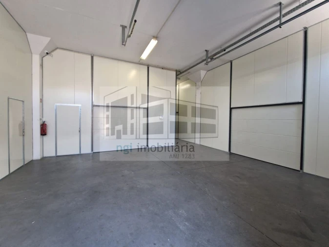 Loja para Arrendamento em Venda do Pinheiro e Santo Estêvão das Galés Foto 11