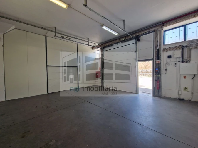 Loja para Arrendamento em Venda do Pinheiro e Santo Estêvão das Galés Foto 8