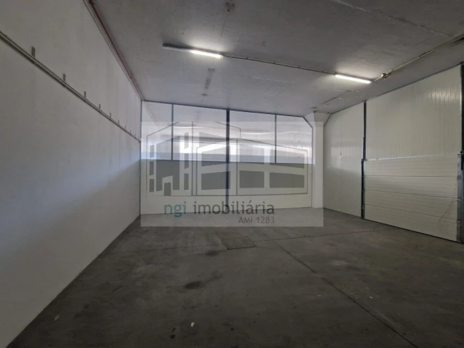 Loja para Arrendamento em Venda do Pinheiro e Santo Estêvão das Galés Foto 19