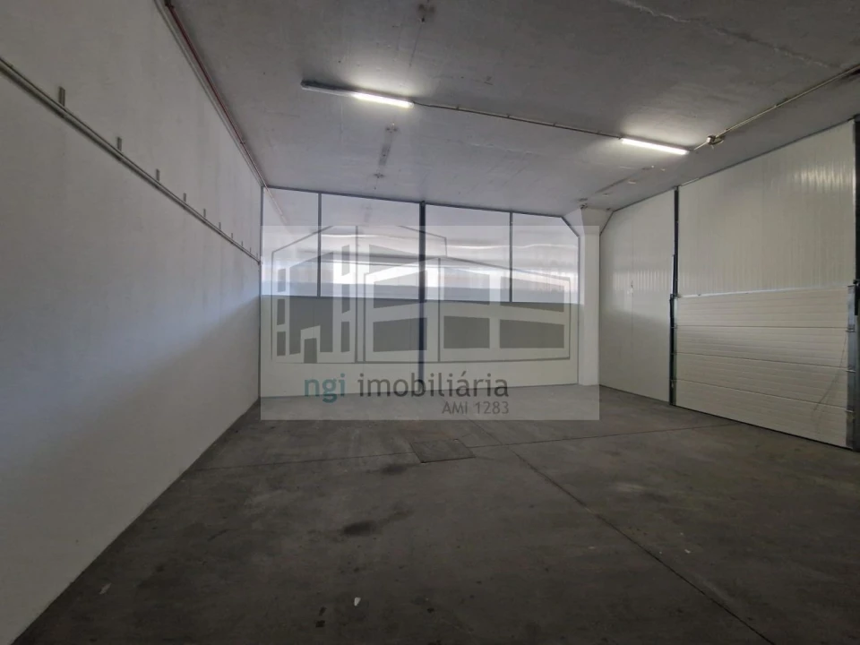 Loja para Arrendamento em Venda do Pinheiro e Santo Estêvão das Galés Foto 19