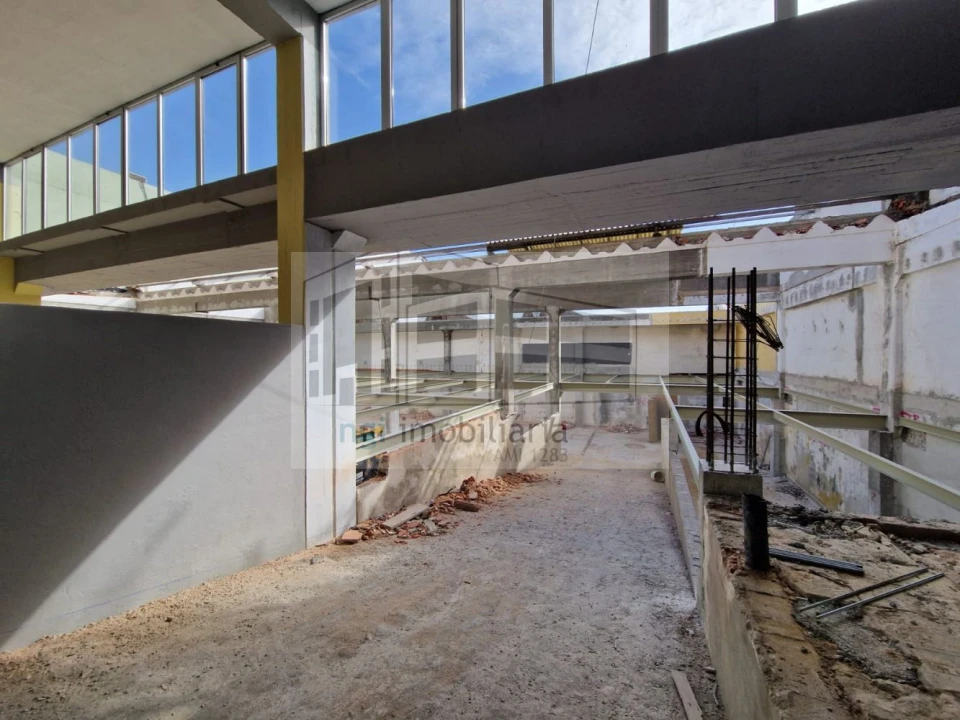 Loja para Venda em Santa Iria de Azoia, São João da Talha e Bobadela Foto 23