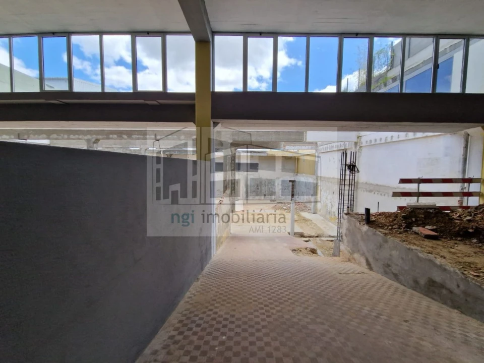 Loja para Venda em Santa Iria de Azoia, São João da Talha e Bobadela Foto 12