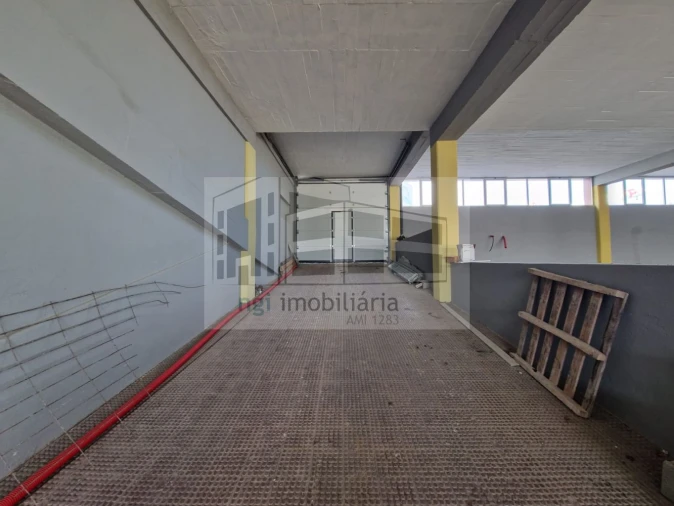 Loja para Venda em Santa Iria de Azoia, São João da Talha e Bobadela Foto 6