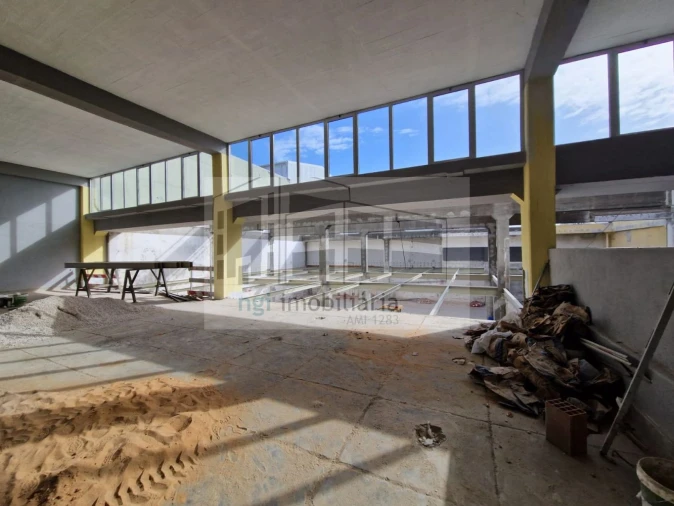 Loja para Venda em Santa Iria de Azoia, São João da Talha e Bobadela Foto 1