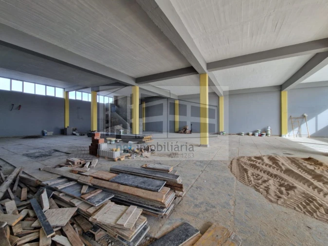 Loja para Venda em Santa Iria de Azoia, São João da Talha e Bobadela Foto 4